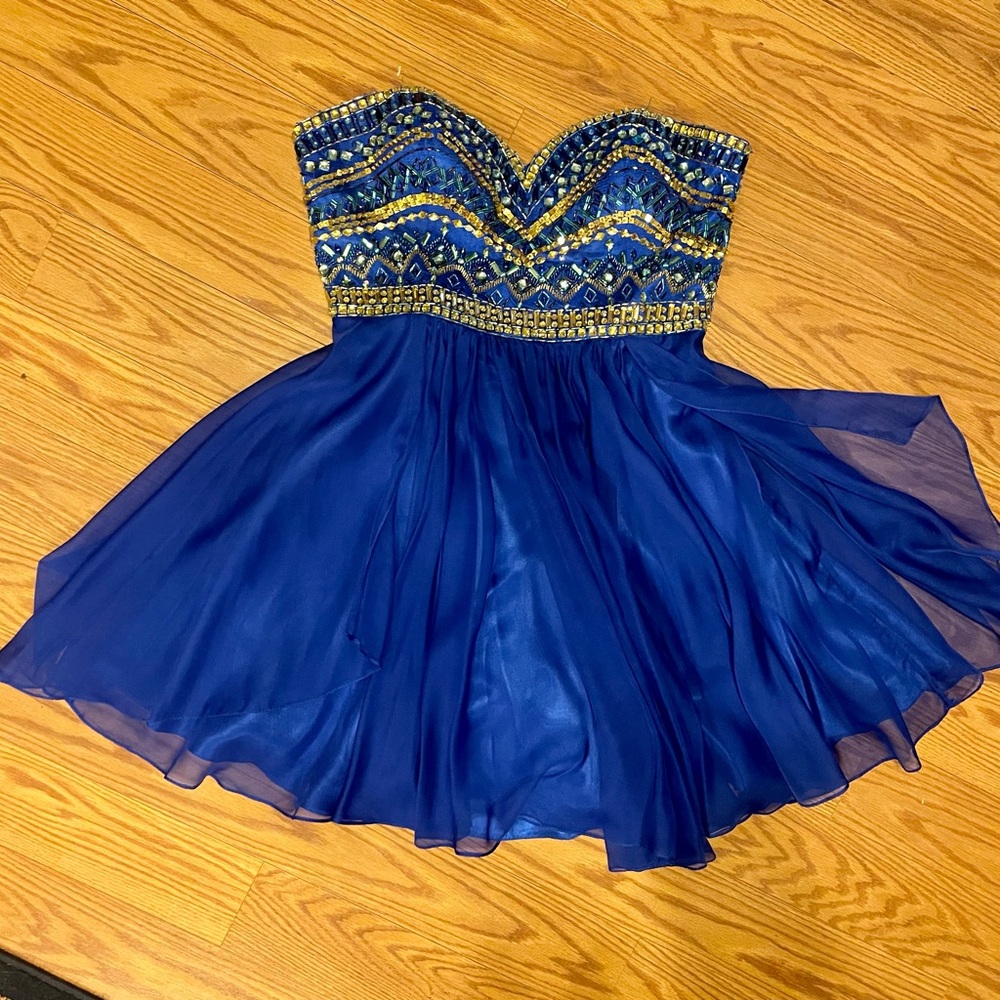 Angela and Allison short hoco/formal dress EUC no flaws!